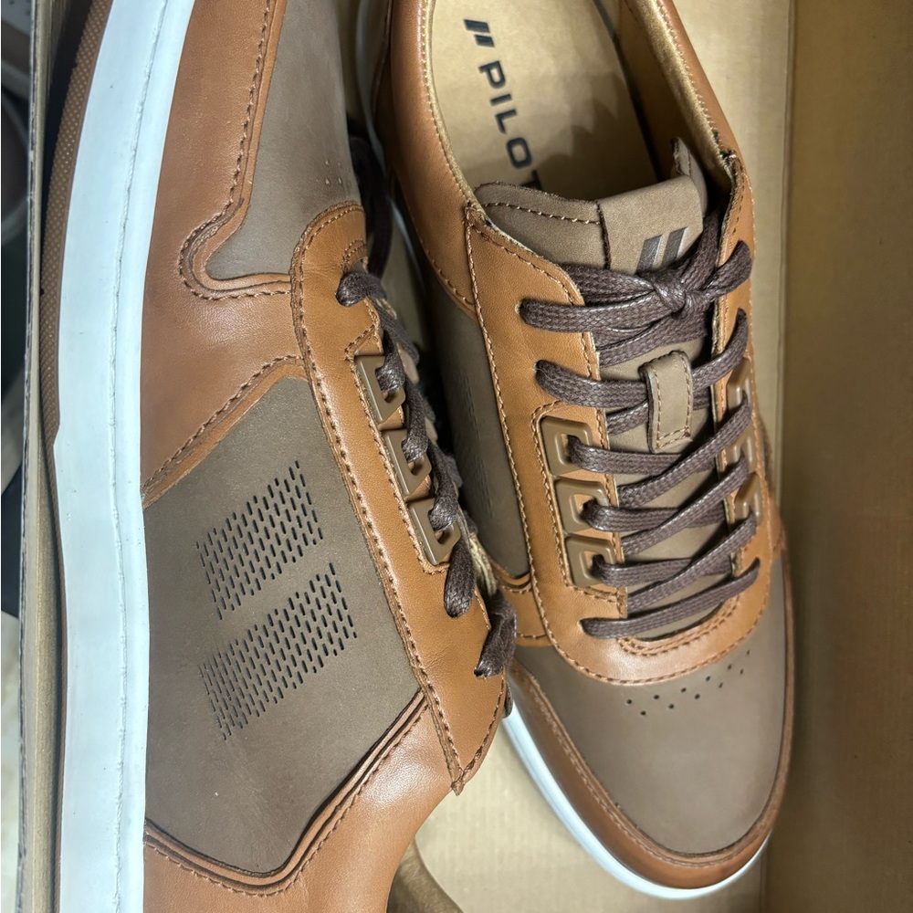 Brown Casual Sneakers with Lace-Up Closure and Cushioned Sole